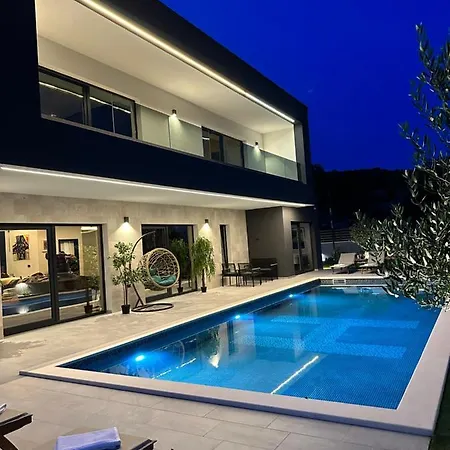 וילה Luxury Hedonica *