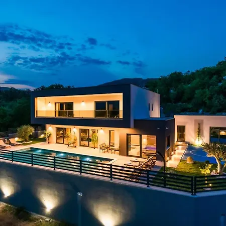 Luxury Hedonica